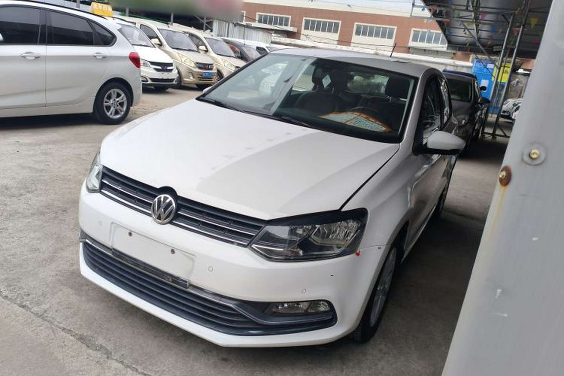 Used Volkswagen Polo 2014 1.6L Automatic Luxury Edition Front Left 45 Deg