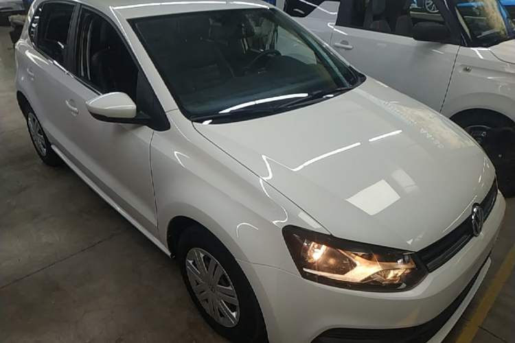 Used Volkswagen Polo 2014 1.4L Manual Fashion Edition Front Right 45 Deg