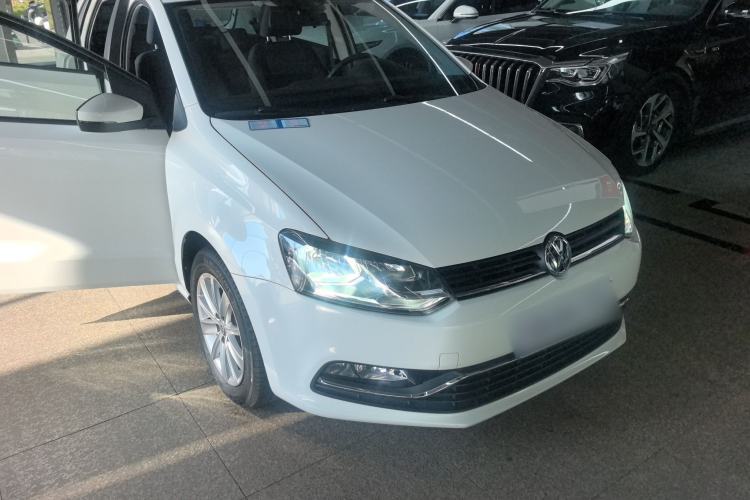 Used Volkswagen Polo 2014 1.6L Automatic Comfort Edition Front Right 45 Deg