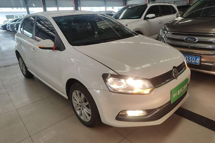 Used Volkswagen Polo 2014 1.4L Automatic Comfort Edition Front Right 45 Deg