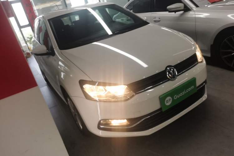 Used Volkswagen Polo 2014 1.6L Automatic Comfort Edition Front Right 45 Deg
