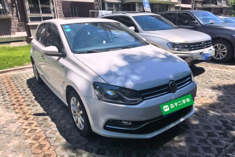 Used Volkswagen Polo 2014 1.6L Automatic Luxury Edition Front Right 45 Deg