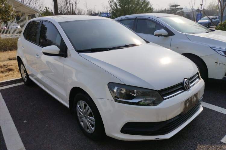 Used Volkswagen Polo 2014 1.4L Manual Fashion Edition Front Right 45 Deg
