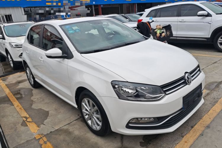 Used Volkswagen Polo 2014 1.6L Automatic Luxury Edition Front Right 45 Deg