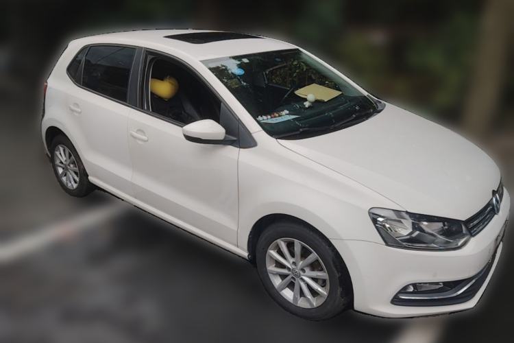 Used Volkswagen Polo 2014 1.6L Automatic Luxury Edition Front Right 45 Deg