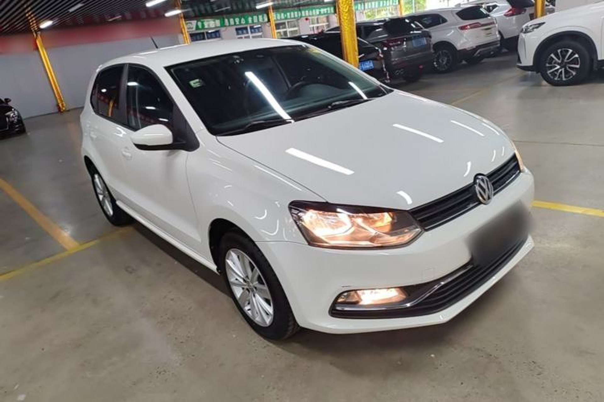 Used Volkswagen Polo 2014 1.6L Automatic Comfort Edition Front Right 45 Deg