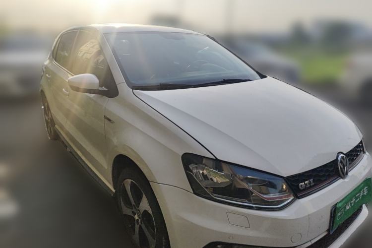 Used Volkswagen Polo 2014 1.6L Automatic Luxury Edition Front Right 45 Deg