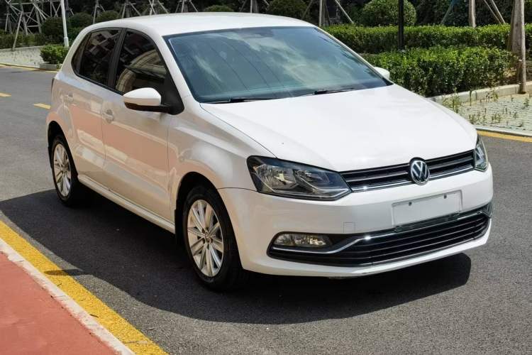 Used Volkswagen Polo 2014 1.4L Automatic Comfort Edition Front Right 45 Deg