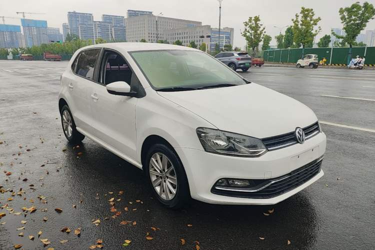 Used Volkswagen Polo 2014 1.6L Automatic Comfort Edition Front Right 45 Deg