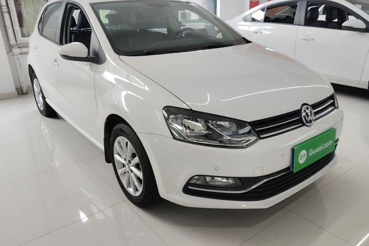 Used Volkswagen Polo 2014 1.6L Automatic Luxury Edition Front Right 45 Deg