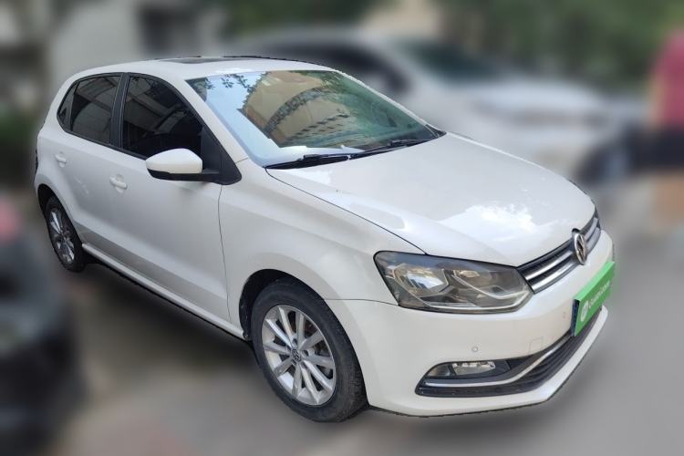 Used Volkswagen Polo 2014 1.4L Automatic Luxury Edition Front Right 45 Deg