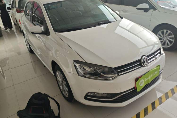 Used Volkswagen Polo 2014 1.4L Automatic Luxury Edition Front Right 45 Deg