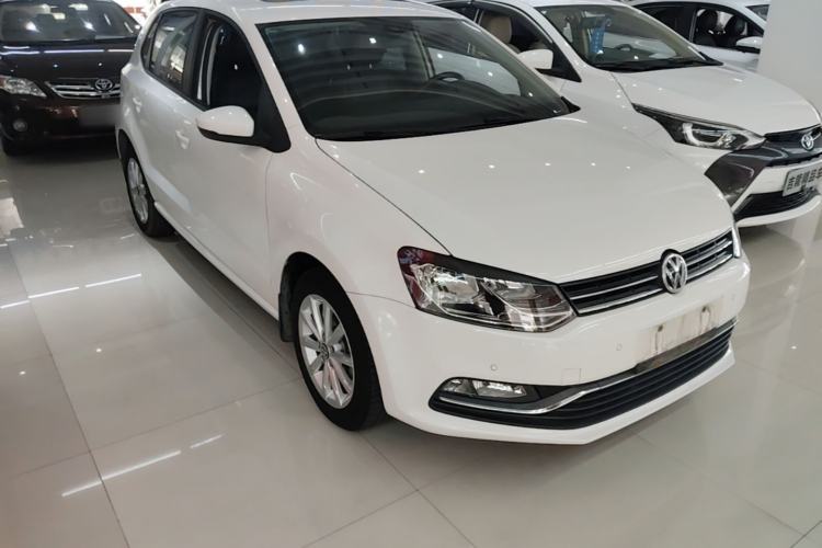Used Volkswagen Polo 2014 1.6L Automatic Luxury Edition Front Right 45 Deg