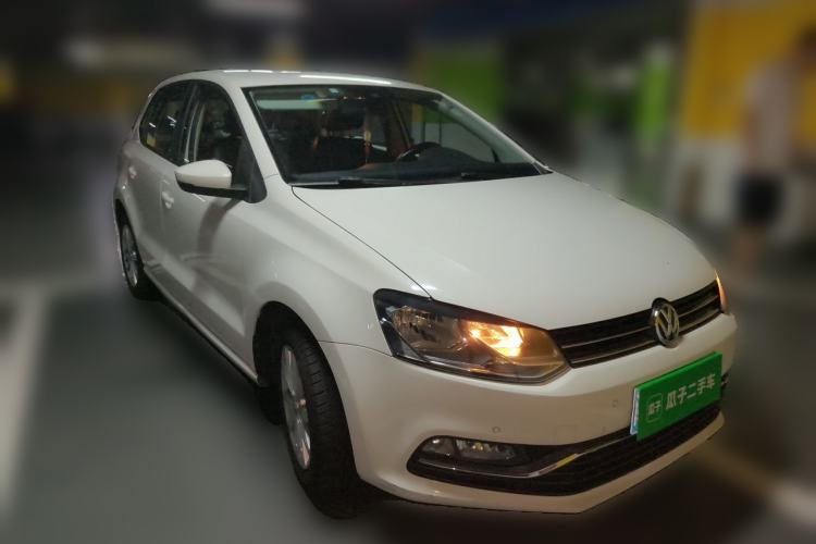 Used Volkswagen Polo 2014 1.6L Automatic Luxury Edition Front Right 45 Deg