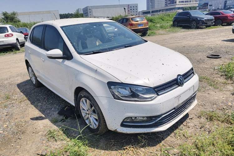 Used Volkswagen Polo 2014 1.4L Automatic Comfort Edition Front Right 45 Deg