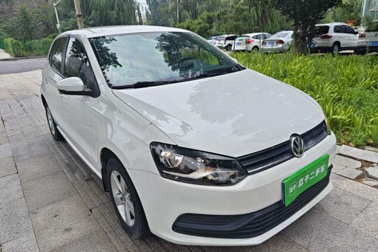 Used Volkswagen Polo 2014 1.4L Manual Fashion Edition Front Right 45 Deg