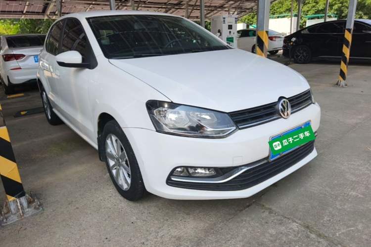 Used Volkswagen Polo 2014 1.4L Automatic Comfort Edition Front Right 45 Deg
