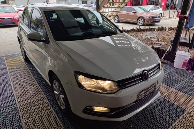 Used Volkswagen Polo 2014 1.6L Automatic Luxury Edition Front Right 45 Deg