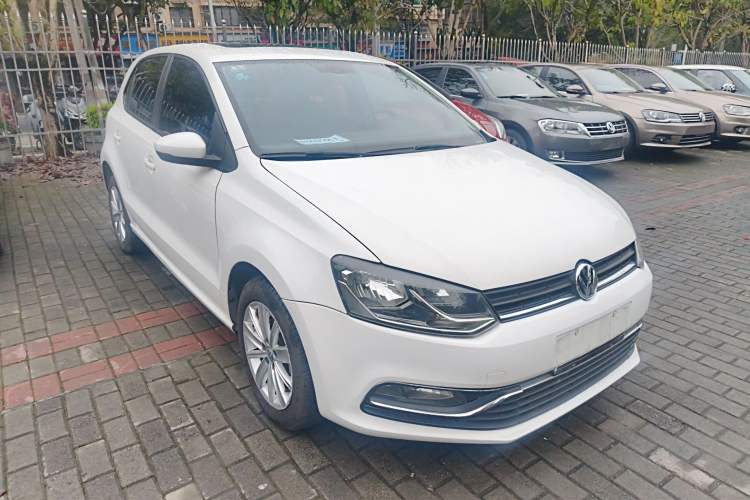 Used Volkswagen Polo 2014 1.6L Automatic Comfort Edition Front Right 45 Deg