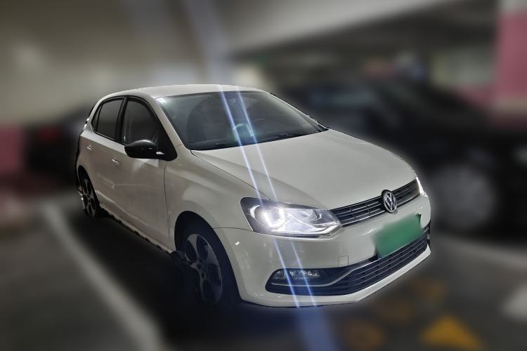 Used Volkswagen Polo 2014 1.4L Manual Fashion Edition Front Right 45 Deg
