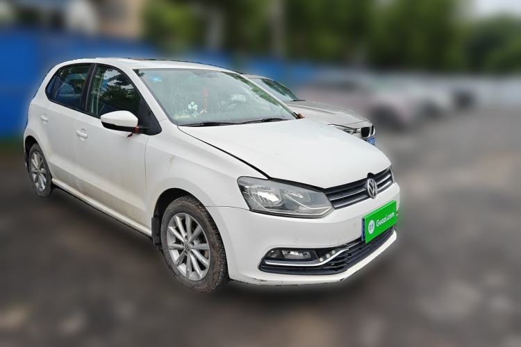 Used Volkswagen Polo 2014 1.6L Automatic Luxury Edition Front Right 45 Deg