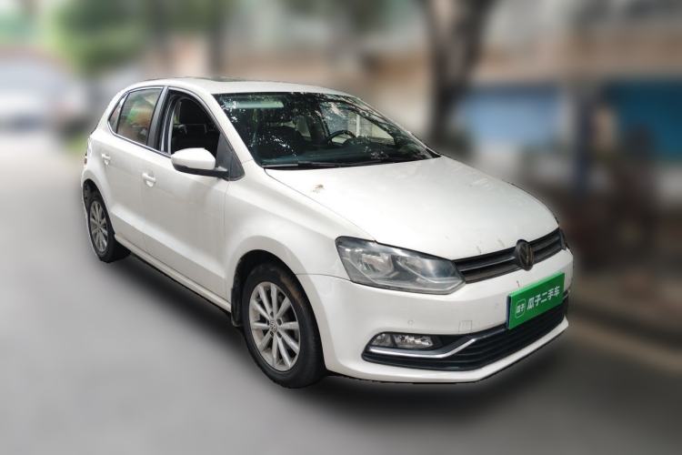 Used Volkswagen Polo 2014 1.6L Automatic Luxury Edition Front Right 45 Deg