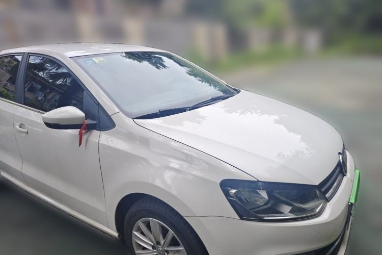 Used Volkswagen Polo 2014 1.4L Manual Comfort Edition Front Right 45 Deg