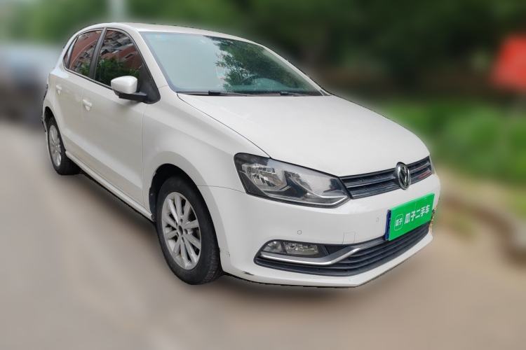 Used Volkswagen Polo 2014 1.6L Automatic Luxury Edition Front Right 45 Deg