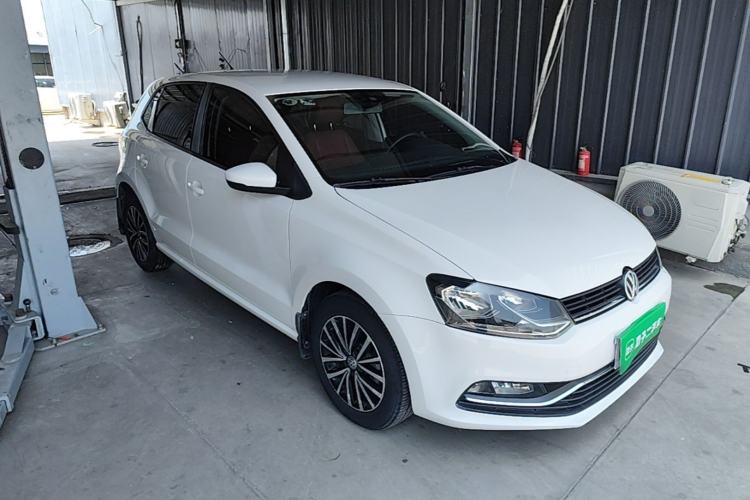 Used Volkswagen Polo 2014 1.4L Automatic Comfort Edition Front Right 45 Deg