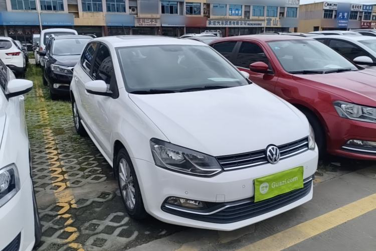 Used Volkswagen Polo 2014 1.6L Automatic Luxury Edition Front Right 45 Deg
