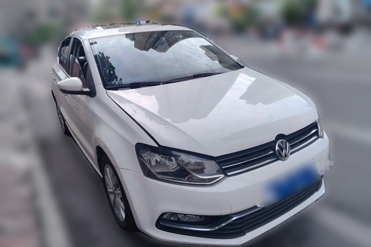 Used Volkswagen Polo 2014 1.4L Automatic Luxury Edition Front Right 45 Deg