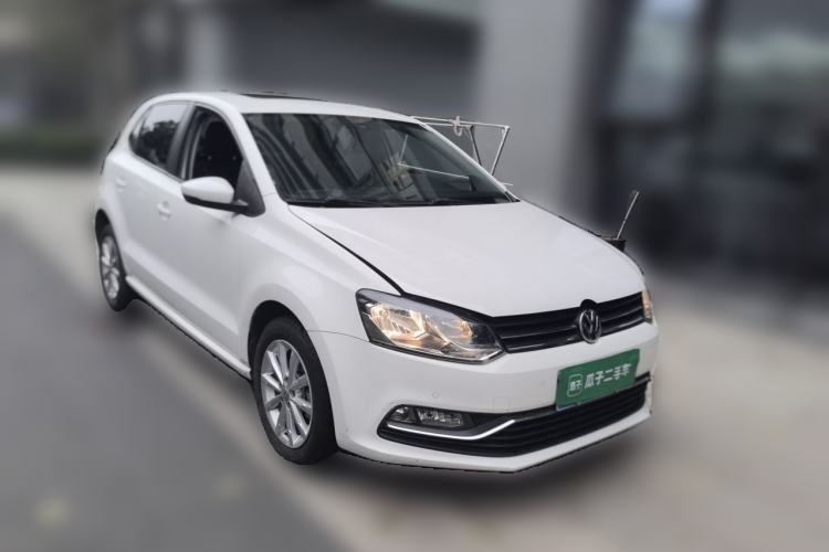 Used Volkswagen Polo 2014 1.6L Automatic Luxury Edition Front Right 45 Deg