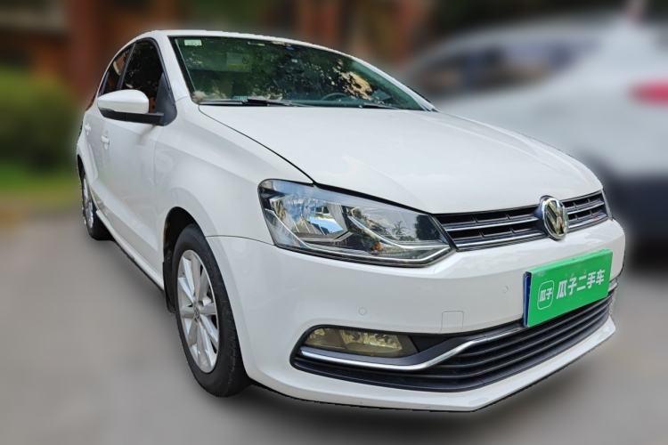 Used Volkswagen Polo 2014 1.6L Automatic Luxury Edition Front Right 45 Deg