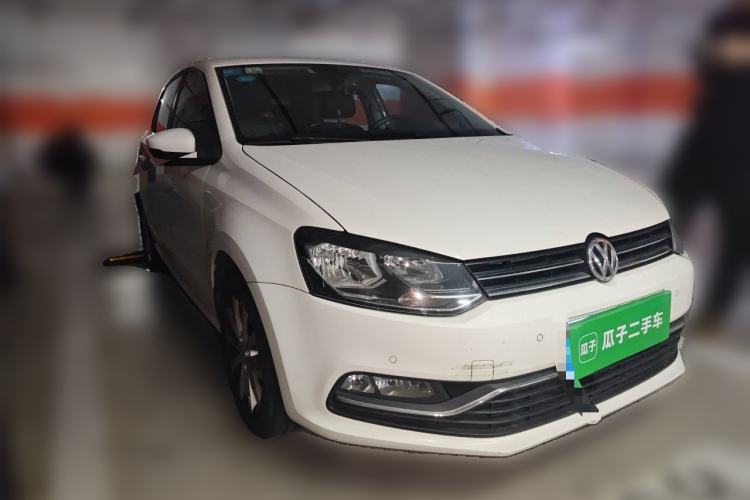 Used Volkswagen Polo 2014 1.6L Automatic Luxury Edition Front Right 45 Deg