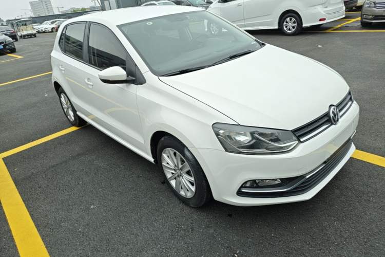 Used Volkswagen Polo 2014 1.4L Automatic Comfort Edition Front Right 45 Deg