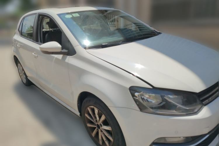 Used Volkswagen Polo 2014 1.6L Automatic Luxury Edition Front Right 45 Deg