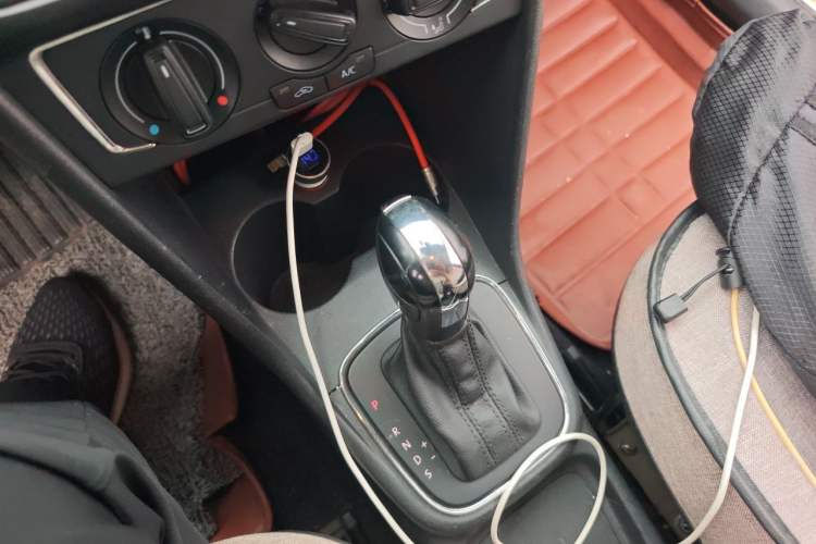 Used Volkswagen Polo 2014 1.4L Automatic Comfort Edition Gear Lever