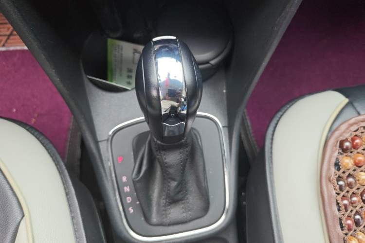 Used Volkswagen Polo 2014 1.6L Automatic Comfort Edition Gear Lever