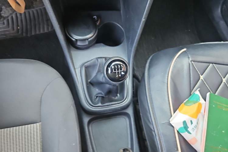 Used Volkswagen Polo 2014 1.4L Manual Fashion Edition Gear Lever