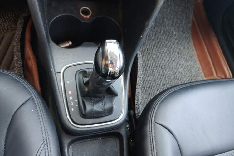 Used Volkswagen Polo 2014 1.6L Automatic Comfort Edition Gear Lever