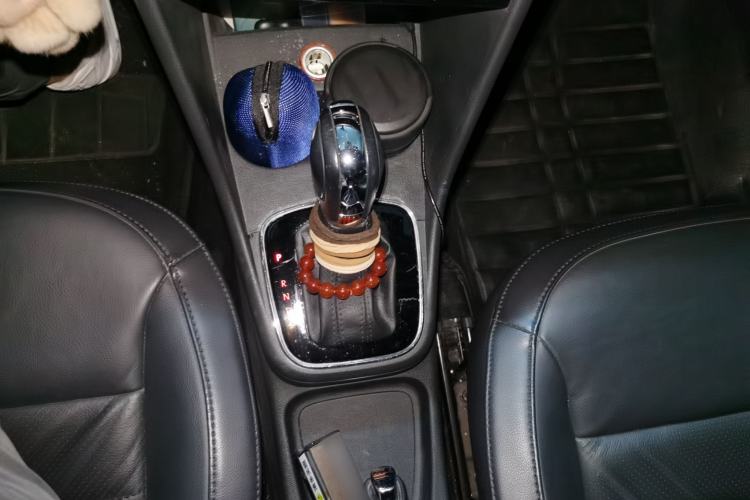 Used Volkswagen Polo 2014 1.6L Automatic Luxury Edition Gear Lever