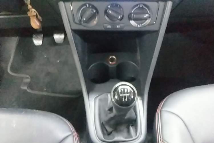 Used Volkswagen Polo 2014 1.4L Manual Fashion Edition Gear Lever