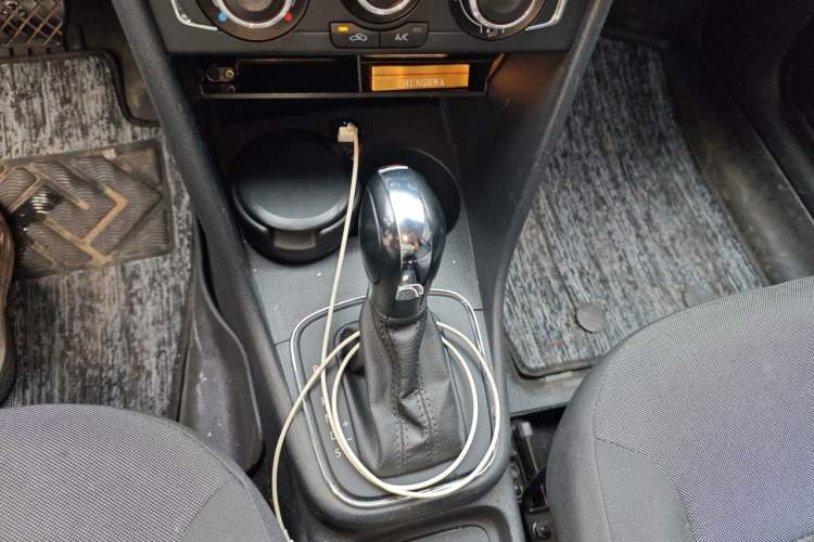 Used Volkswagen Polo 2014 1.6L Automatic Comfort Edition Gear Lever