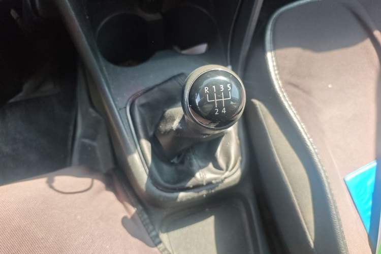 Used Volkswagen Polo 2014 1.4L Manual Comfort Edition Gear Lever