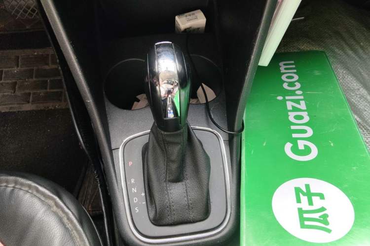 Used Volkswagen Polo 2014 1.6L Automatic Comfort Edition Gear Lever
