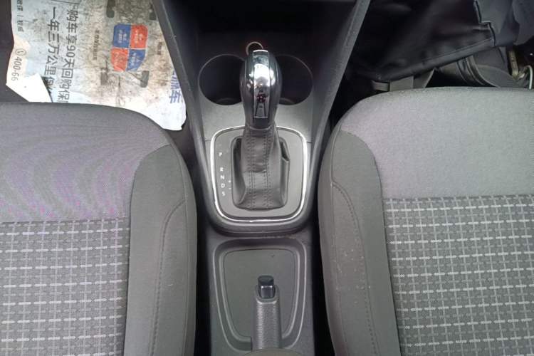 Used Volkswagen Polo 2014 1.6L Automatic Comfort Edition Gear Lever