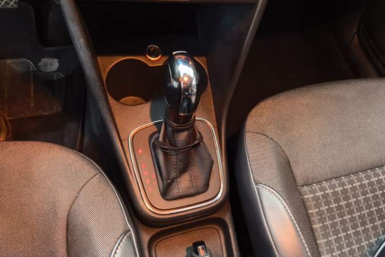 Used Volkswagen Polo 2014 1.6L Automatic Comfort Edition Gear Lever