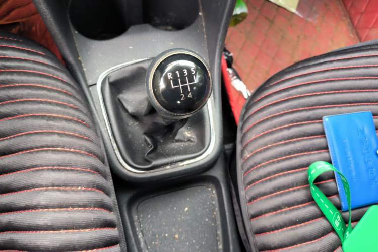 Used Volkswagen Polo 2014 1.4L Manual Comfort Edition Gear Lever