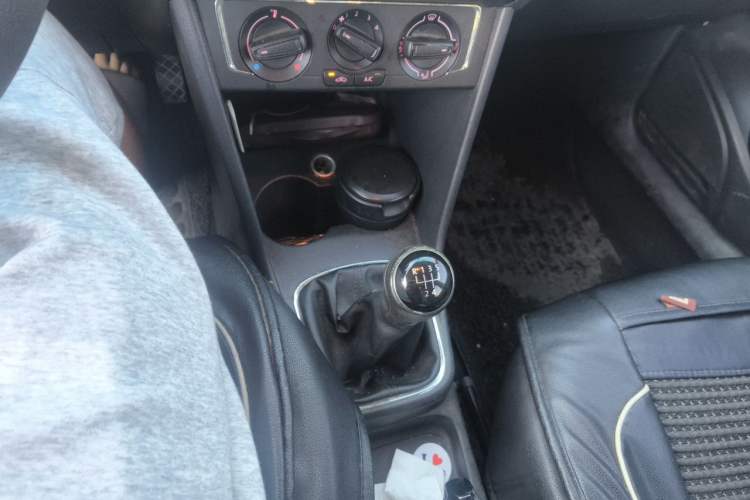 Used Volkswagen Polo 2014 1.4L Manual Comfort Edition Gear Lever