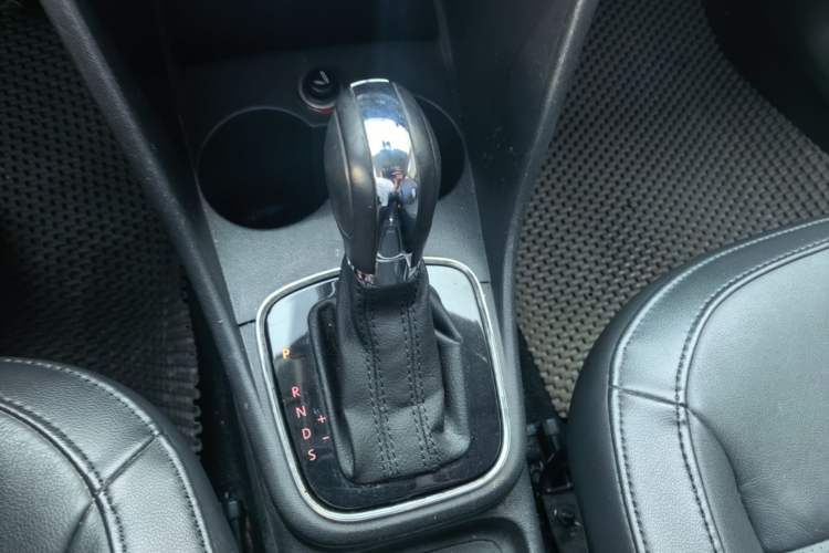 Used Volkswagen Polo 2014 1.6L Automatic Luxury Edition Gear Lever